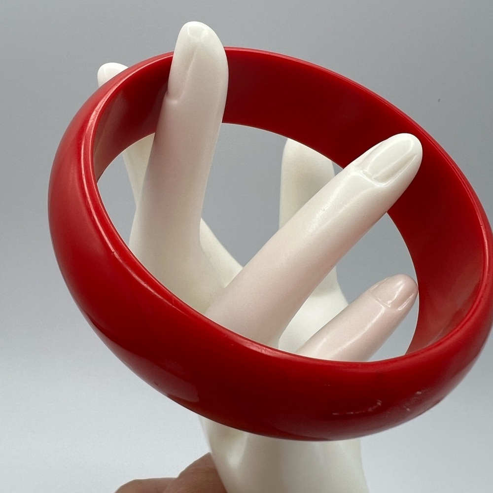 Elegant Red Bracelet - Picture 3 of 11